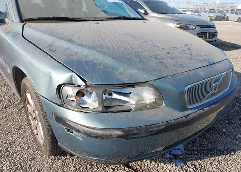 2002 Volvo V70 2.4 A/2.4 A Sr/2.4 M из США, поврежденный, VIN YV1SW61R422238071